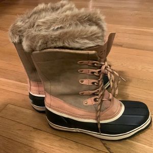 Very good condition snow boots worn 2 times